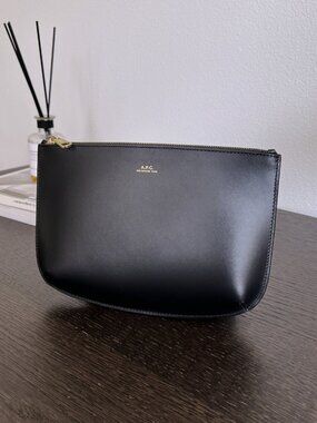 NWT - A.P.C. Sarah Leather Clutch Bag - Dark Navy✨